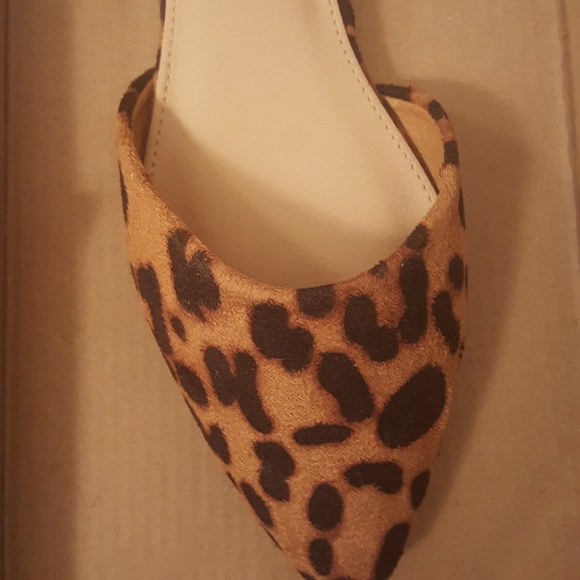 LAST 1! Leopard Print Flats - Picture 4 of 4